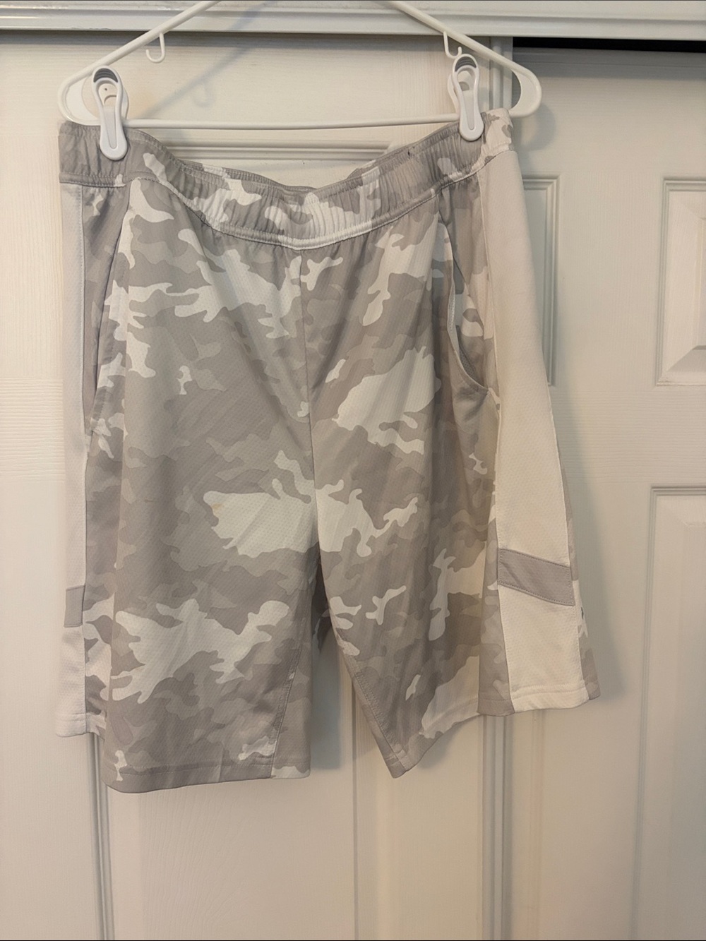 all in motion Men's White & Light Gray Camo Athletic Shorts